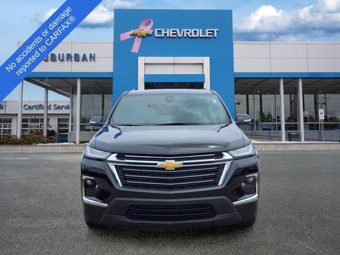 Used 2023 Chevrolet Traverse LT FWD image 2