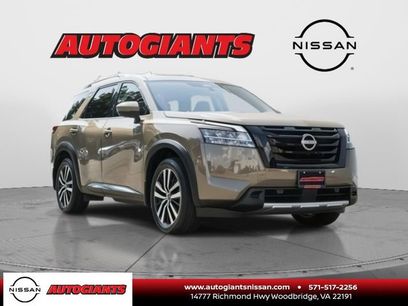 Used 2024 Nissan Pathfinder Platinum w/ Black Appearance Package