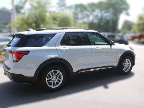 Used 2025 Ford Explorer Active w/ Active Comfort Package RWD image 13