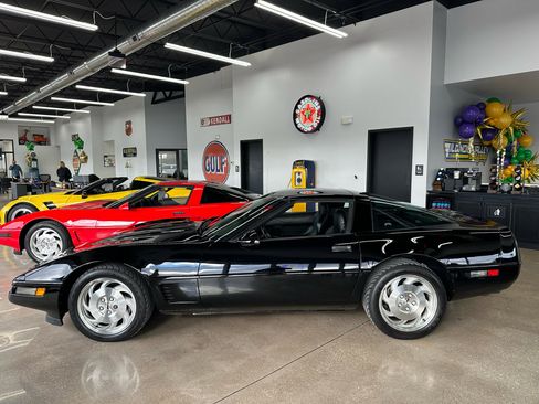 Used 1996 Chevrolet Corvette Coupe image 4
