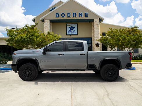 Used 2024 Chevrolet Silverado 2500 ZR2 w/ Technology Package AWD/4WD image 2