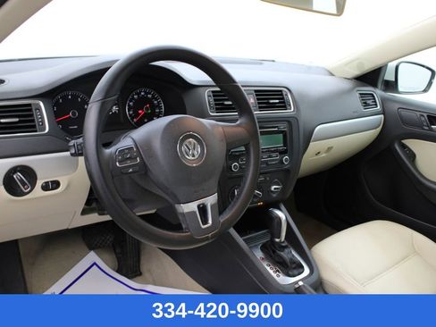 Used 2014 Volkswagen Jetta SE image 12