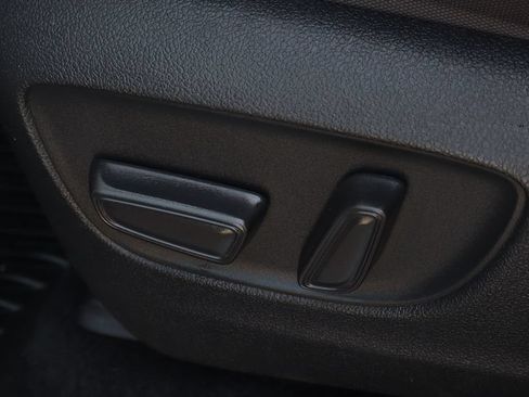 Used 2021 Toyota Highlander L FWD image 20