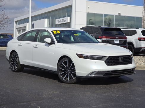 Used 2023 Honda Accord Touring image 2
