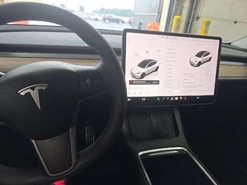 Used 2023 Tesla Model Y Performance AWD/4WD image 18
