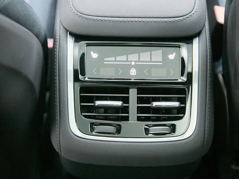 Certified 2025 Volvo XC90 B6 Ultra image 25