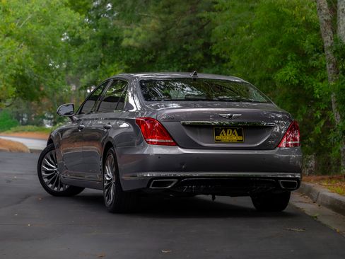 Used 2018 Genesis G90 5.0 Ultimate RWD image 3