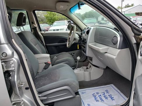 Used 2009 Chrysler PT Cruiser FWD image 12