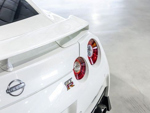 Used 2023 Nissan GT-R Premium w/ Premium Interior Package AWD/4WD image 16