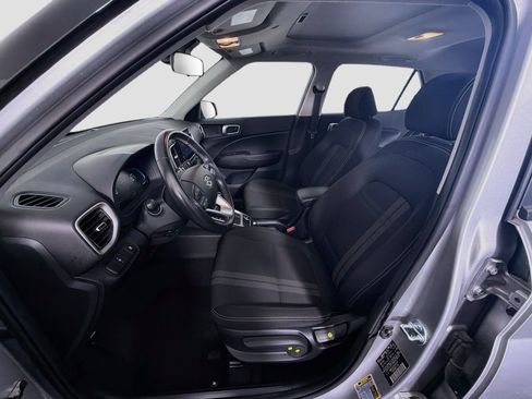 Used 2025 Hyundai Venue SEL FWD image 13