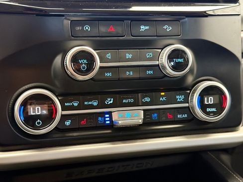 Used 2024 Ford Expedition XLT image 10