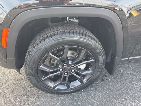 New 2025 Jeep Grand Cherokee Limited image 2