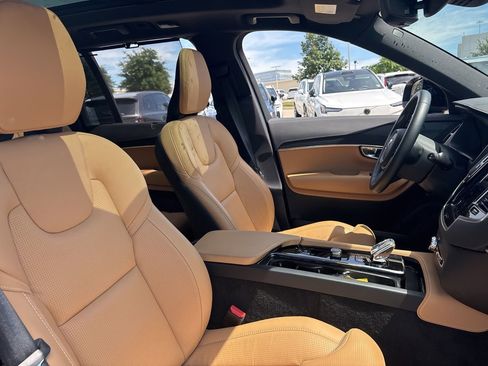 Used 2023 Volvo XC90 T8 Ultimate AWD/4WD image 13