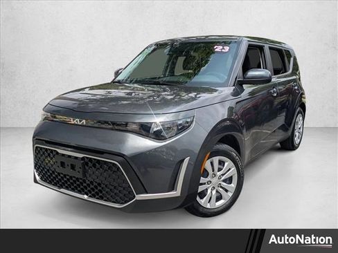 Used 2023 Kia Soul LX FWD image 1