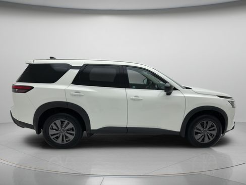 Used 2024 Nissan Pathfinder S AWD/4WD image 6