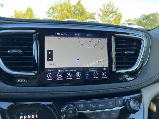 Used 2018 Chrysler Pacifica Limited w/ Advanced Safetytec Group FWD image 22
