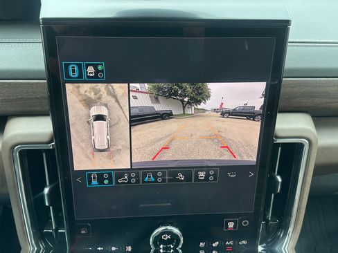 Used 2025 GMC Yukon XL Denali Ultimate AWD/4WD image 15