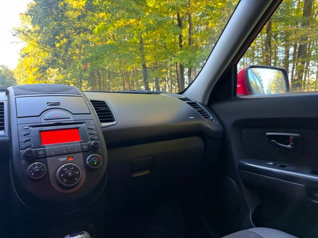 Used 2010 Kia Soul + FWD image 10