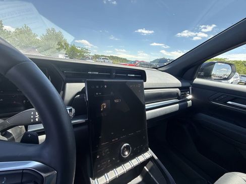 Used 2025 GMC Terrain Elevation w/ Elevation Premium Package AWD/4WD image 19