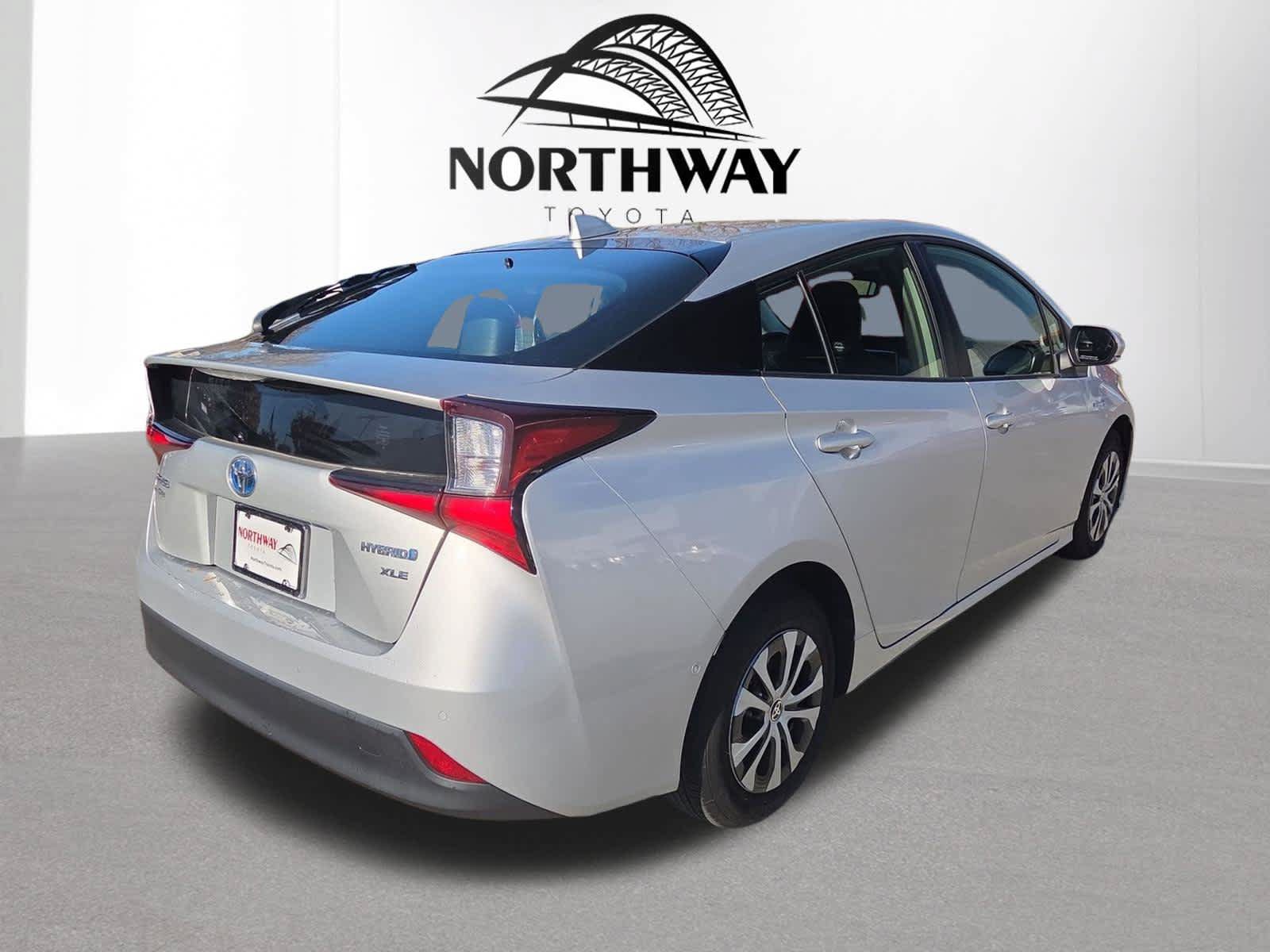 Used 2022 Toyota Prius XLE w/ Advanced Technology Package AWD/4WD image 3