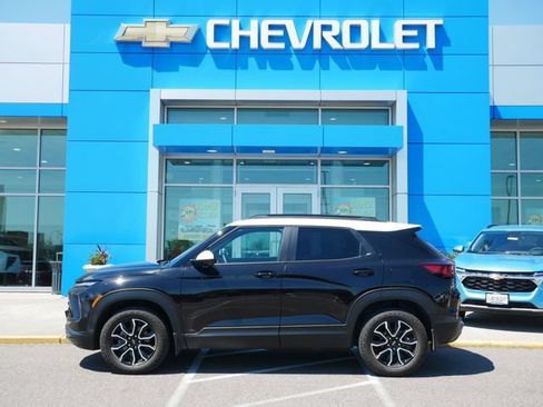 Used 2025 Chevrolet TrailBlazer ACTIV w/ Convenience Package AWD/4WD image 2