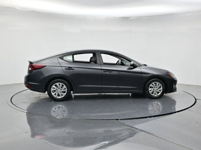 Used 2020 Hyundai Elantra SE FWD image 2