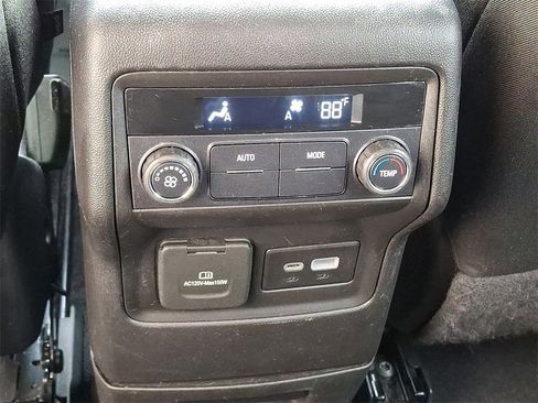 Used 2022 GMC Acadia SLE w/ Driver Convenience Package image 11