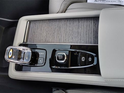 New 2026 Volvo XC90 B6 Ultra image 23