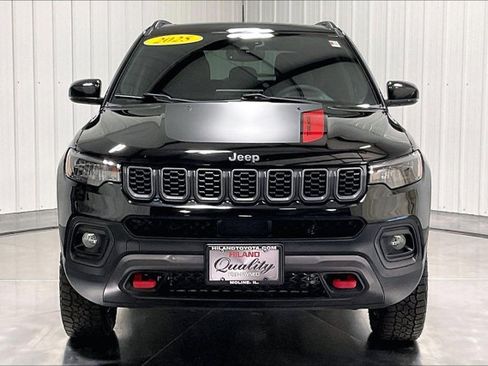 Used 2025 Jeep Compass Trailhawk w/ Sun & Sound Group AWD/4WD image 2