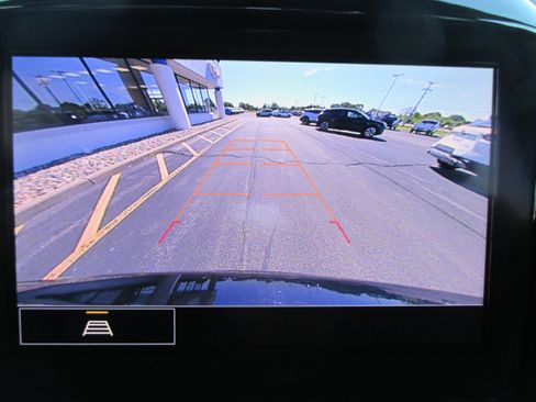 Used 2023 Chevrolet Traverse LT AWD/4WD image 21