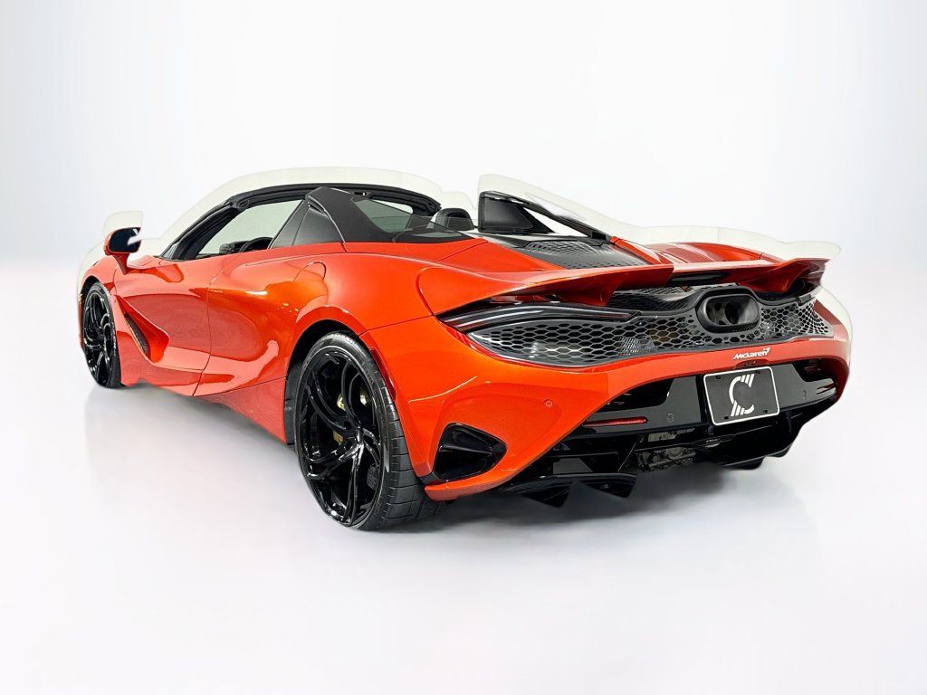 Used 2026 McLaren 750S Spider RWD image 3