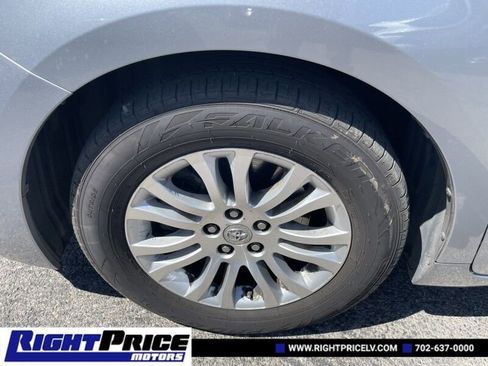Used 2017 Toyota Sienna XLE image 10