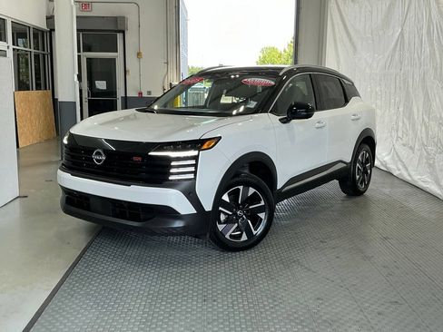 Used 2025 Nissan Kicks SR FWD image 2
