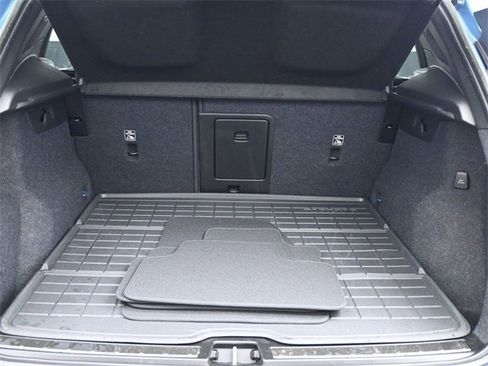 Used 2023 Volvo XC40 B5 Ultimate w/ Protection Package Premier image 35