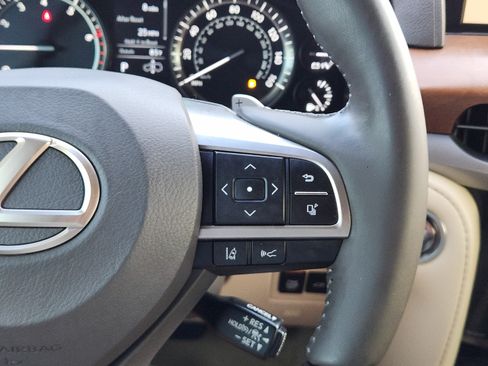 Used 2021 Lexus LX 570 4WD w/ Luxury Package image 31