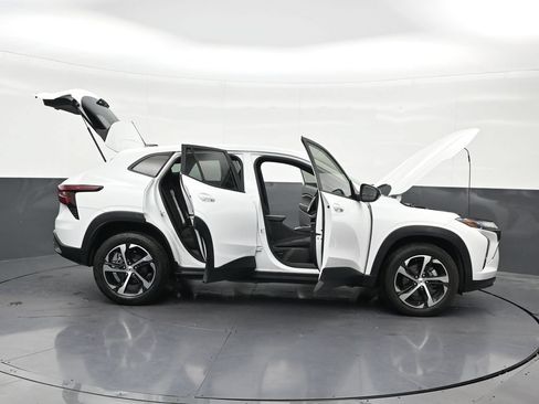 Used 2024 Chevrolet Trax RS w/ Driver Confidence Package FWD image 32
