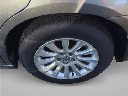 Used 2011 Chrysler 300 Limited image 22