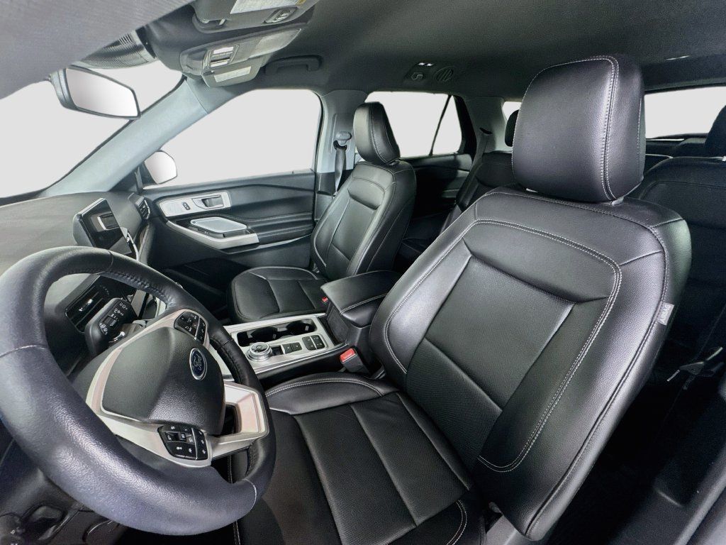 Used 2024 Ford Explorer Limited w/ Limited Technology Package RWD image 22