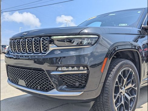 Used 2023 Jeep Grand Cherokee Summit AWD/4WD image 12