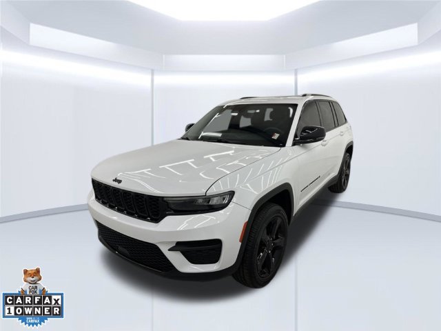 Used 2023 Jeep Grand Cherokee Altitude AWD/4WD image 3