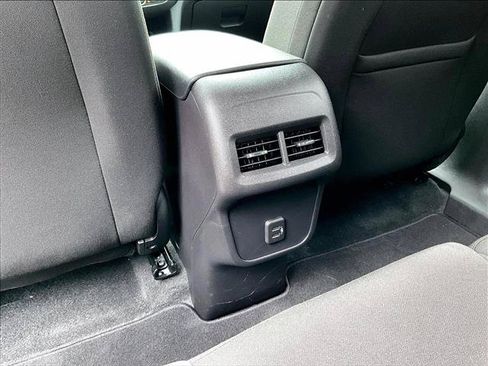 Used 2024 Chevrolet Equinox LT FWD image 25
