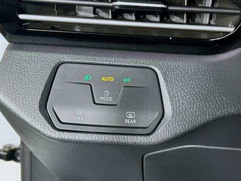 Used 2023 Volkswagen ID.4 Pro image 17