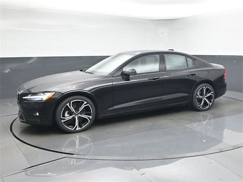 Used 2024 Volvo S60 B5 Plus image 4