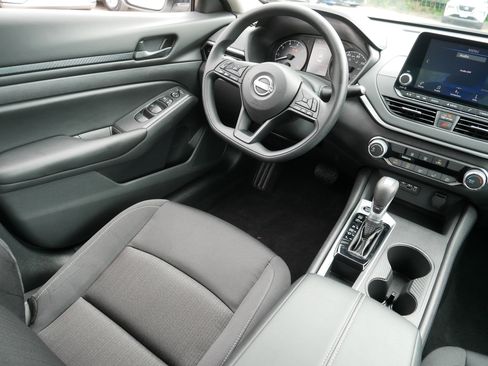 Certified 2025 Nissan Altima 2.5 S FWD image 9