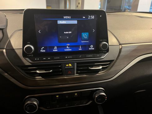 Used 2025 Nissan Altima 2.5 SV image 21