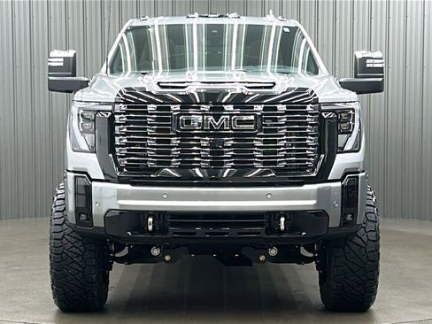 Used 2025 GMC Sierra 3500 Denali Ultimate image 8