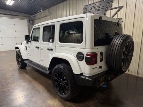 Used 2024 Jeep Wrangler Unlimited Sahara w/ Technology Group AWD/4WD image 3