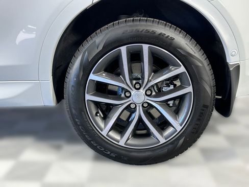 Used 2025 Land Rover Discovery Sport S image 11