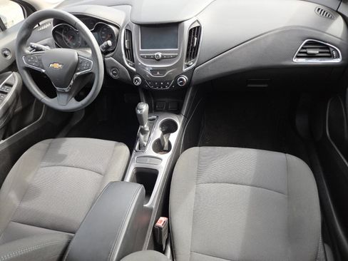 Used 2018 Chevrolet Cruze LT w/ Convenience Package FWD image 23