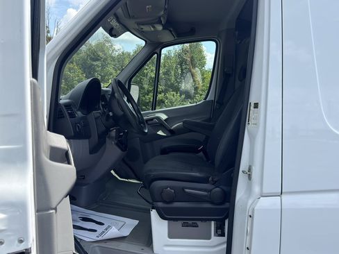 Used 2014 Mercedes-Benz Sprinter 2500 image 9
